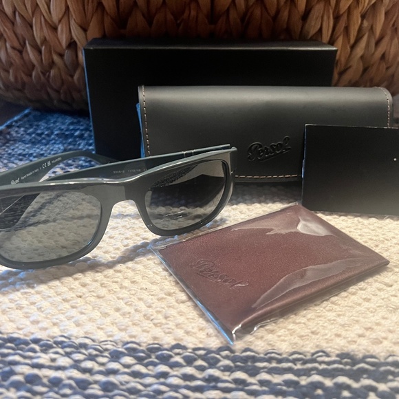 Person sunglassesHavana Green